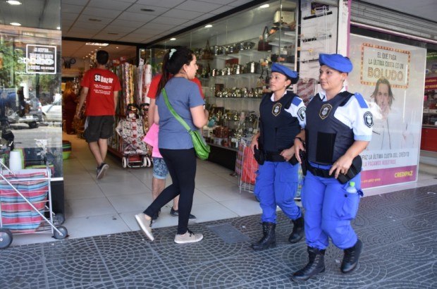 LA POLICÍA LOCAL RECORRE LAS CALLES