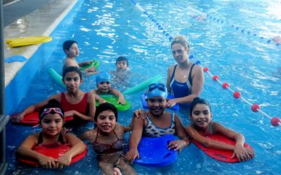 CLASES DE NATACIÓN GRATUITAS A LOS NIÑOS DE MERLO