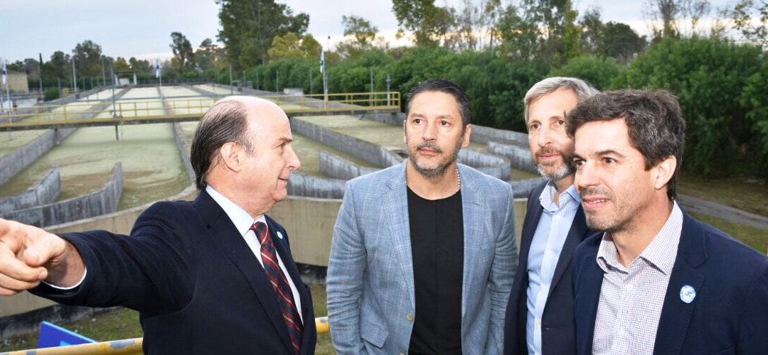 MENÉNDEZ OFICIALIZÓ EL TRASPASO A AYSA