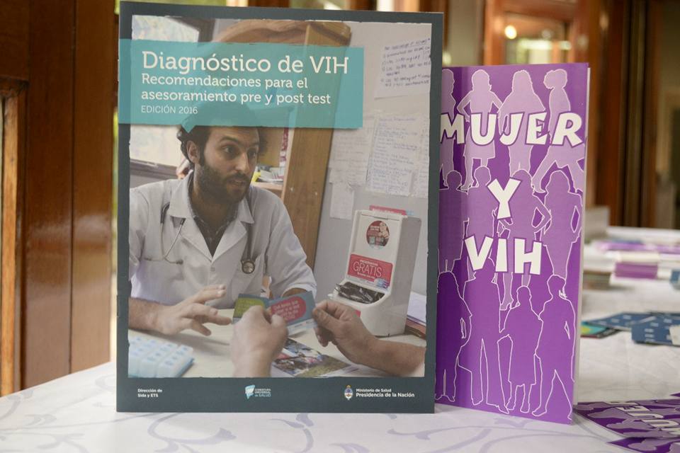 CAPACITACIÓN EN TESTEO RÁPIDO DE VIH EN “LA COLONIAL”