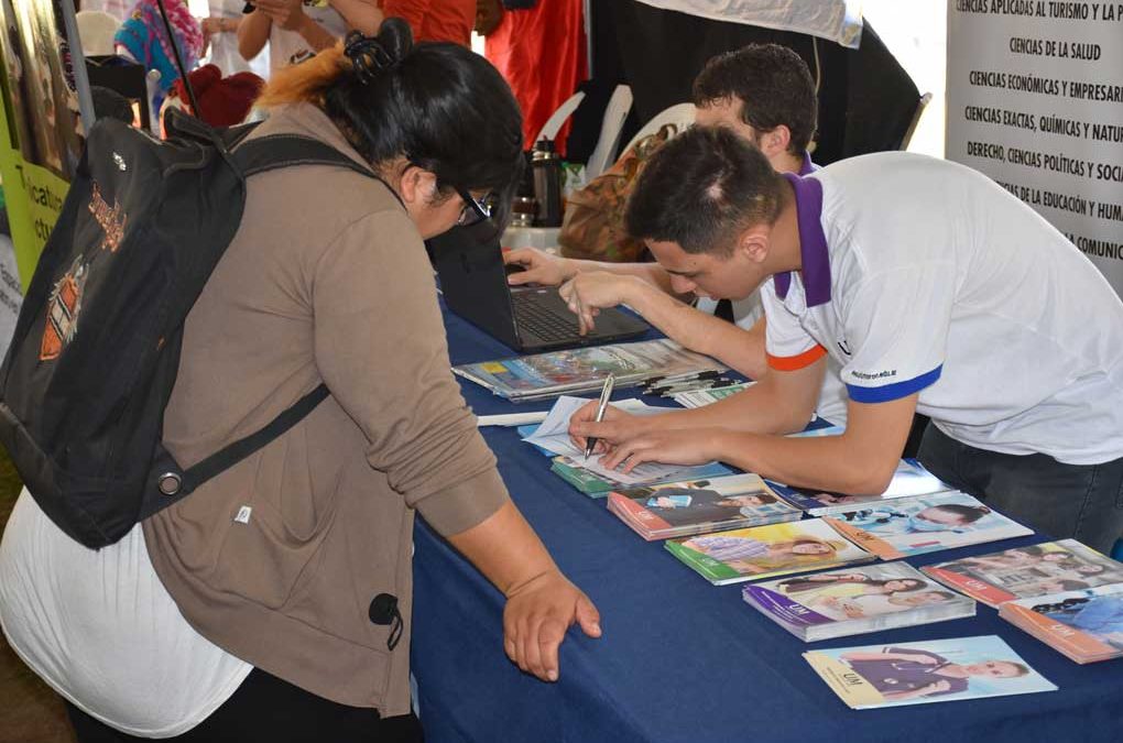 FERIA DE UNIVERSIDADES EN “EL TEJADITO”