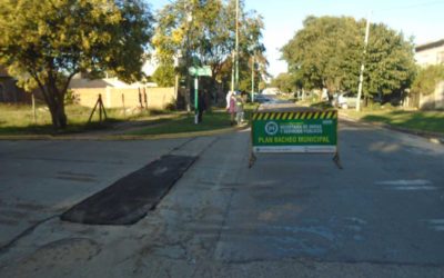 CONTINÚA EL PLAN DE BACHEO EN LOS BARRIOS