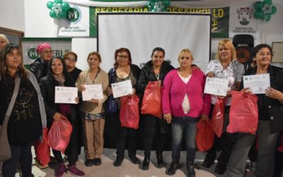 ENTREGA DE DIPLOMAS EN LOS CURSOS DE ARTES Y OFICIOS