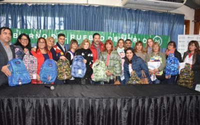 NUEVA ENTREGA DE KITS ESCOLARES EN LA COLONIAL