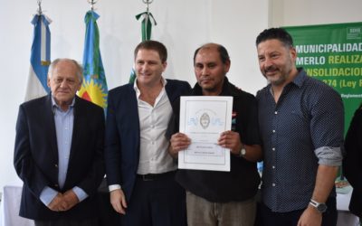 NUEVOS VECINOS DE MERLO TIENEN SUS ESCRITURAS