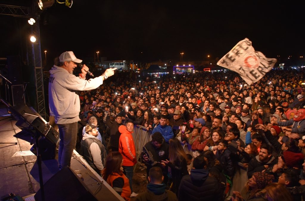 KAPANGA CERRÓ EL DÍA DE LA INDEPENDENCIA EN MARIANO ACOSTA