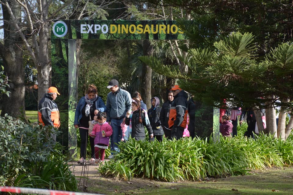 SE INAUGURÓ LA EXPO DINOSAURIOS EN MERLO