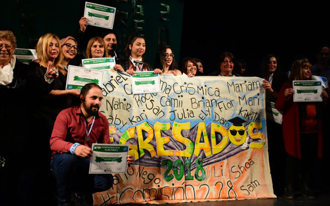 ENTREGA DE DIPLOMAS A EGRESADOS DEL PLAN FINES