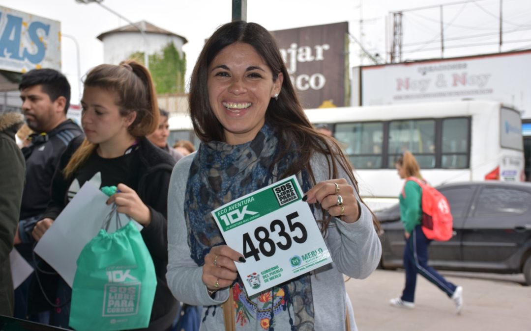 LOS ATLETAS RETIRAN SU KIT PARA LA ECOAVENTURA