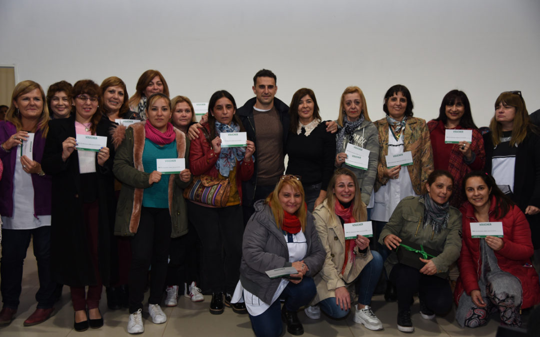 ENTREGA DE KITS ESCOLARES PARA TODAS LAS ESCUELAS DE MERLO