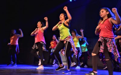 MUESTRA DE ZUMBA EN EL TEATRO MUNICIPAL