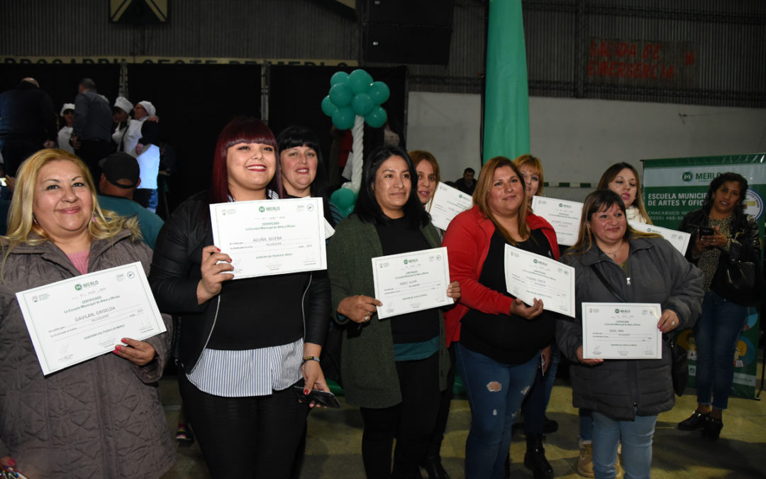 ENTREGA DE DIPLOMAS DE ARTES Y OFICIOS