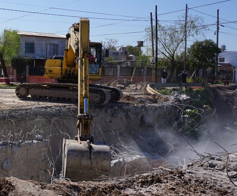 AVANZA LA OBRA DEL ARROYO SALGUERO: DEMOLICION DEL PUENTE SAN ANTONIO