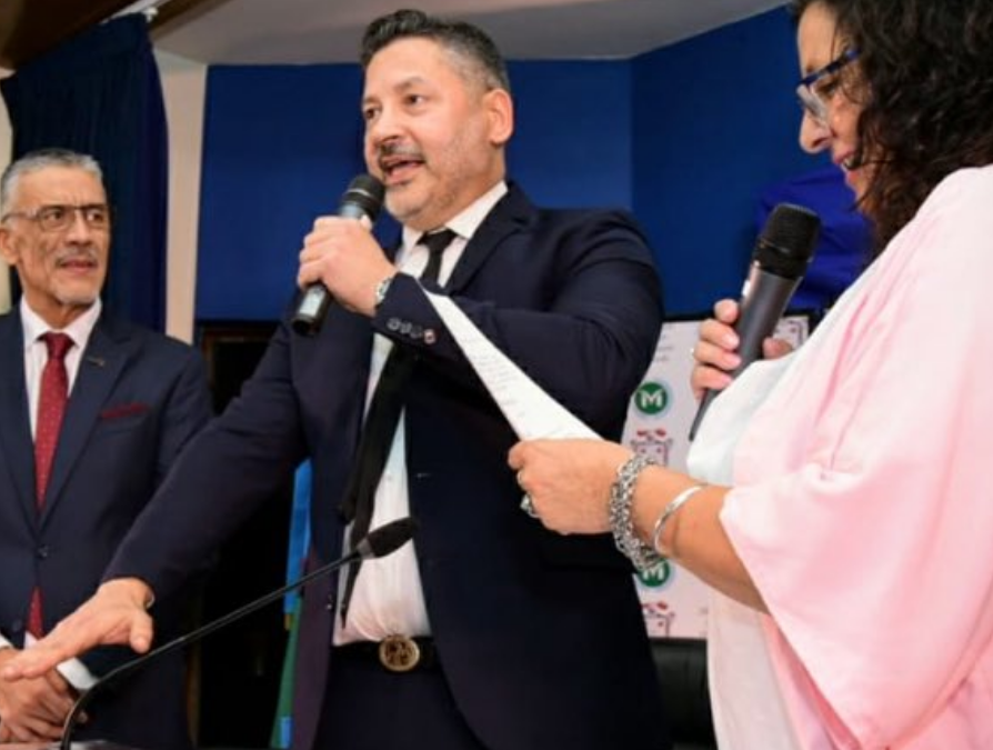 JURÓ EL INTENDENTE GUSTAVO MENÉNDEZ