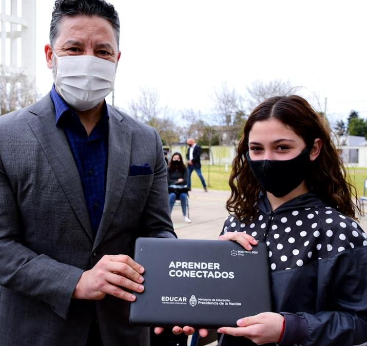 CONECTAR IGUALDAD: ENTREGA DE COMPUTADORAS