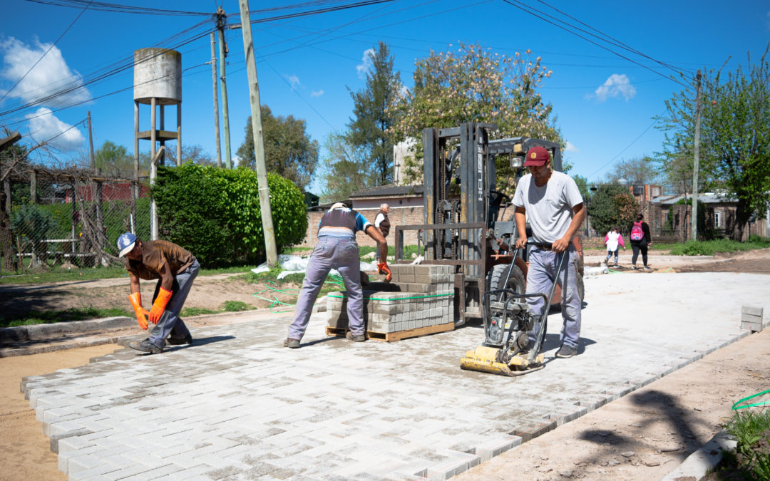 CONSTRUCCIÓN DE PAVIMENTO INTERTRABADO EN MARIANO ACOSTA