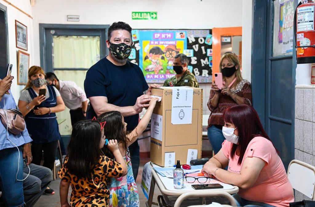 EL INTENDENTE EMITIÓ SU VOTO