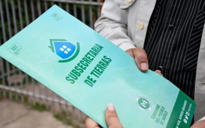 SE ENTREGARON ESCRITURAS A VECINOS