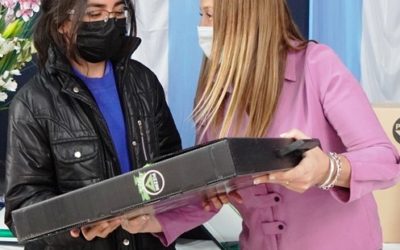 ENTREGA DE TABLEROS DE DIBUJO A ALUMNOS MERLENSES