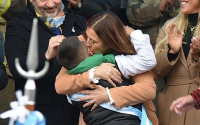 ALUMNOS MERLENSES PROMETIERON A LA BANDERA