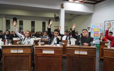 SUMATE AL PARLAMENTO JOVEN