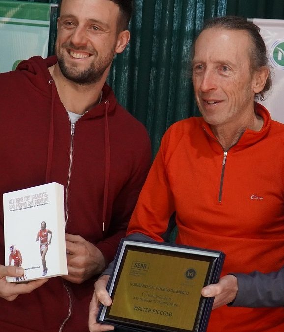 WALTER PICCOLO RECIBIÓ UNA PLACA POR SU TRAYECTORIA COMO DEPORTISTA