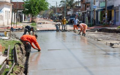 AVANZA LA RECONSTRUCCIÓN DE PAVIMENTO DE CALLE MOZART