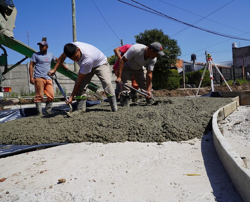 NUEVOS PAVIMENTOS LLEGAN A LOS BARRIOS