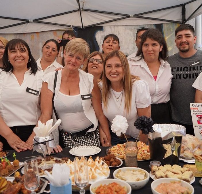 KARINA MENÉNDEZ VISITÓ LA MUESTRA ANUAL DE LA ESCUELA DE ARTES Y OFICIOS