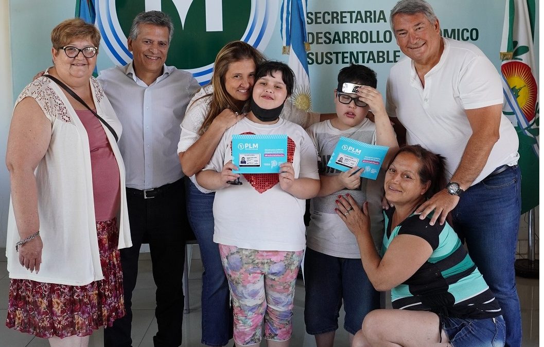 ENTREGA DE PASE LIBRE MULTIMODAL EN MERLO