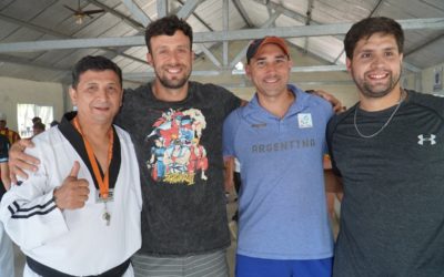 DESTACADOS DEPORTISTAS VISITAN LAS COLONIAS INFANTILES EN MERLO