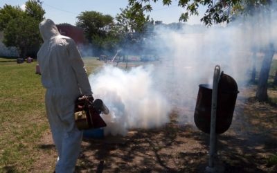 CONTINÚAN LAS FUMIGACIONES EN LOS BARRIOS