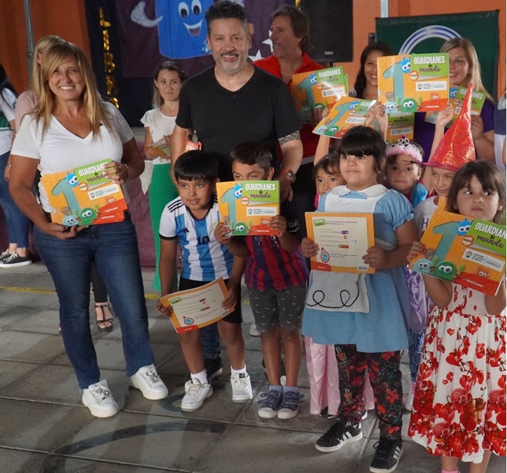 NUEVA ENTREGA DE LIBROS PARA ESCUELAS PRIMARIAS DE MERLO