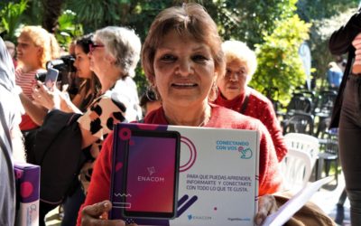 SE ENTREGARON TABLETS PARA JUBILADOS MERLENSES