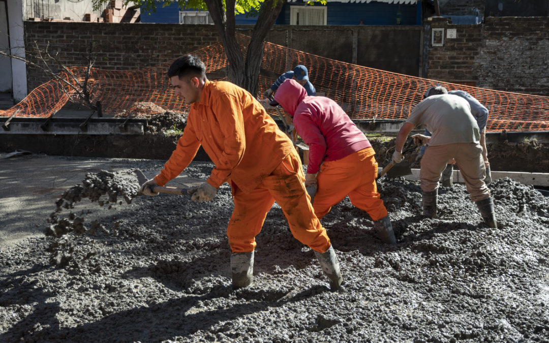 CONTINÚA RECONSTRUCCIÓN DE PAVIMENTO EN MERLO NORTE