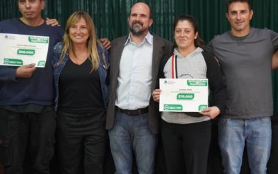 PRIMERA ENTREGA DE MICROCRÉDITOS SOLIDARIOS A EMPRENDEDORES LOCALES