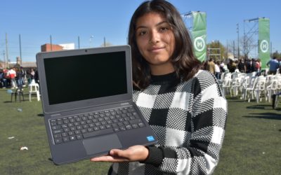 HISTÓRICA ENTREGA DE NETBOOKS EN MERLO