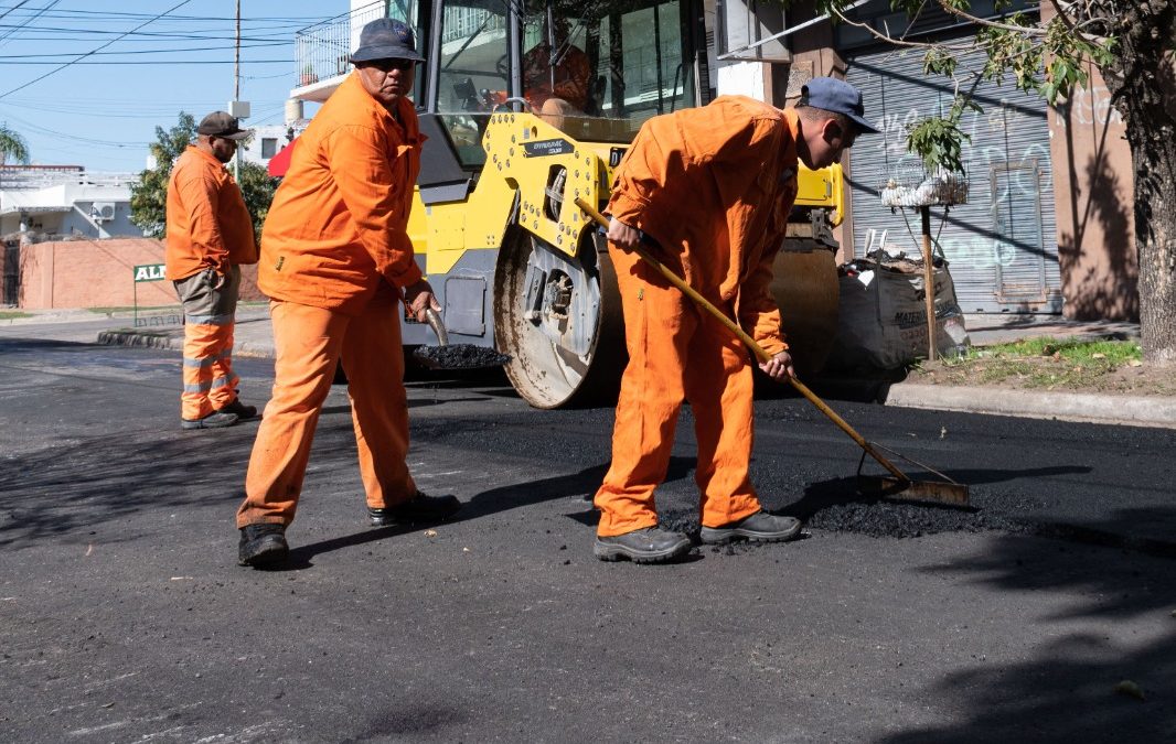 AVANZA LA RECONSTRUCCIÓN DE PAVIMENTOS EN MERLO NORTE