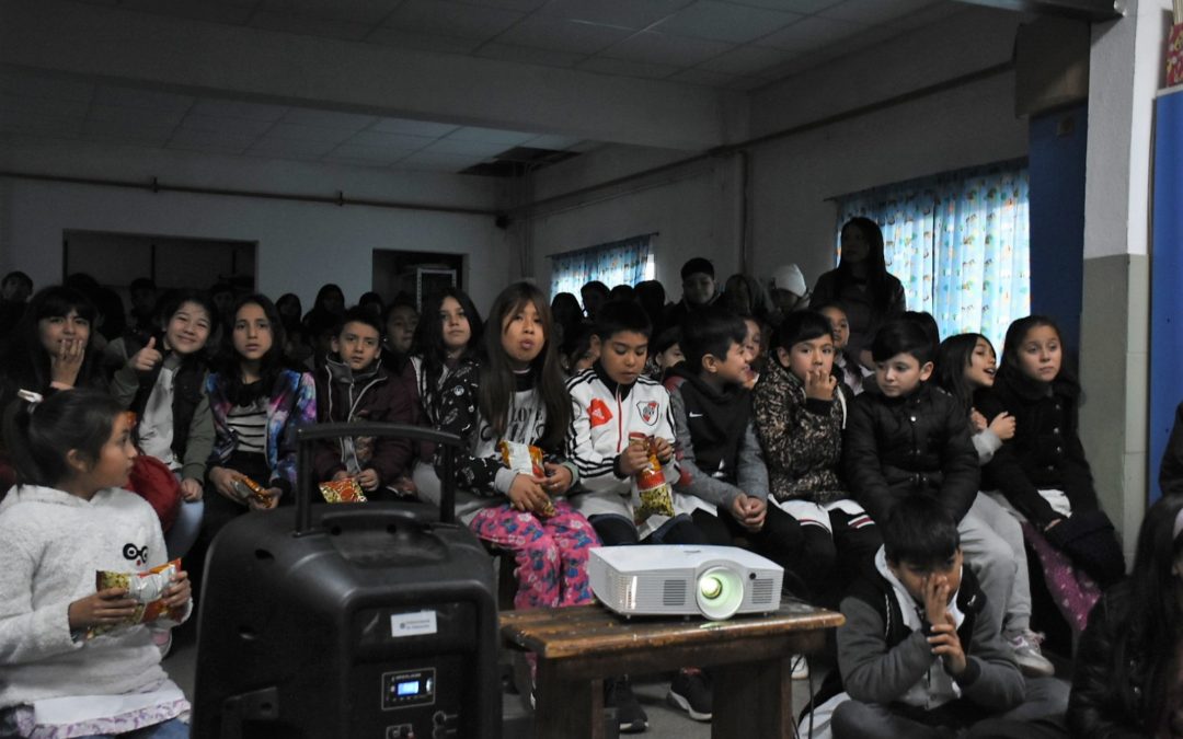 CINE DEBATE EN MARIANO ACOSTA