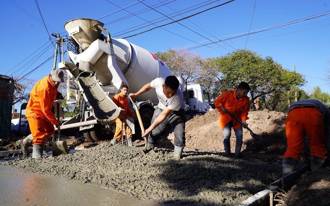 CONTINÚAN LAS OBRAS DE PAVIMENTACIÓN EN MERLO