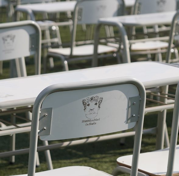 GRAN ENTREGA DE MOBILIARIO A ESCUELAS