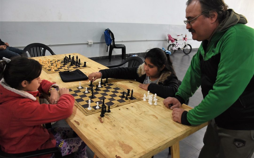 AJEDREZ GRATUITO PARA LOS CHICOS MERLENSES