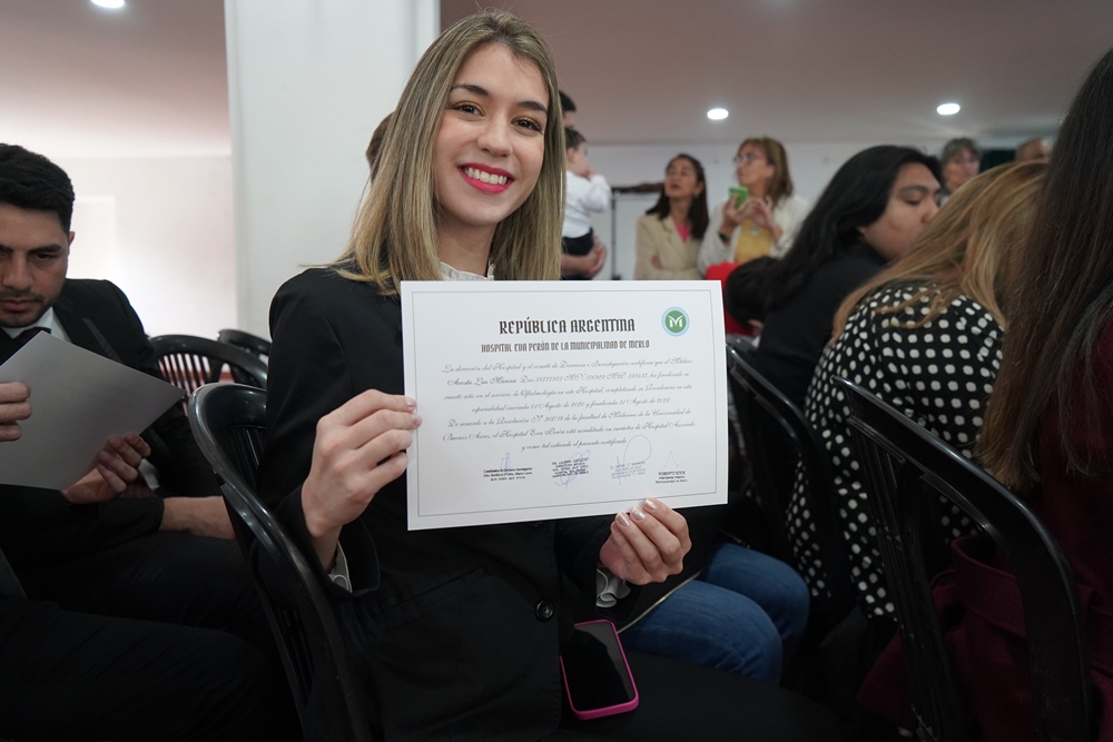 ENTREGA DE DIPLOMAS A RESIDENTES DE MERLO