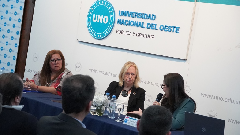 CONFERENCIA ACADÉMICA EN LA UNO