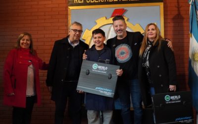 ESTUDIANTES MERLENSES RECIBIERON KITS TÉCNICOS