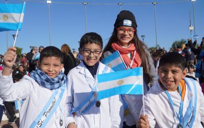 ESTUDIANTES PROMETIERON LEALTAD A LA BANDERA