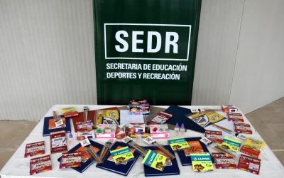 ESCUELAS DE MERLO RECIBIERON KITS ESCOLARES