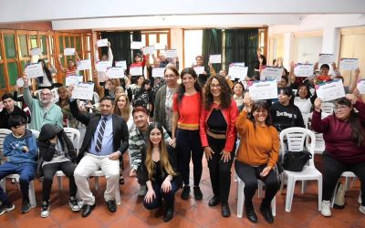 VECINOS RECIBIERON CERTIFICADOS DE CURSOS GRATUITOS