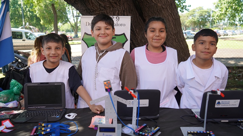 PRIMERA MUESTRA DE ROBÓTICA DE ESCUELAS MERLENSES