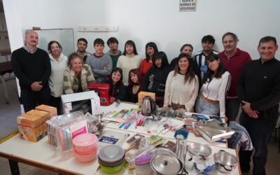 ENTREGA DE HERRAMIENTAS A ESTUDIANTES DE MERLO
